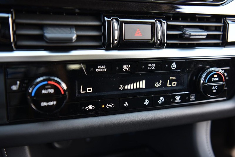 Nissan Pathfinder Vehicle Image 18