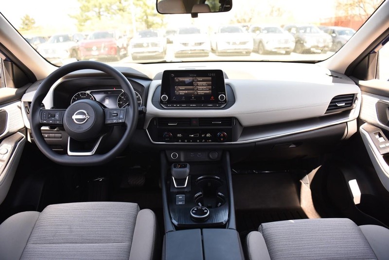Nissan Rogue Vehicle Image 07