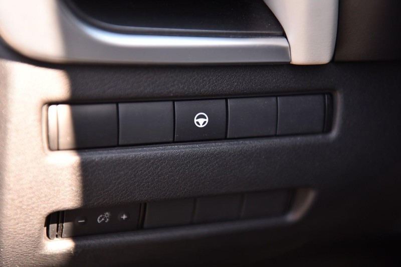 Nissan Rogue Vehicle Image 10