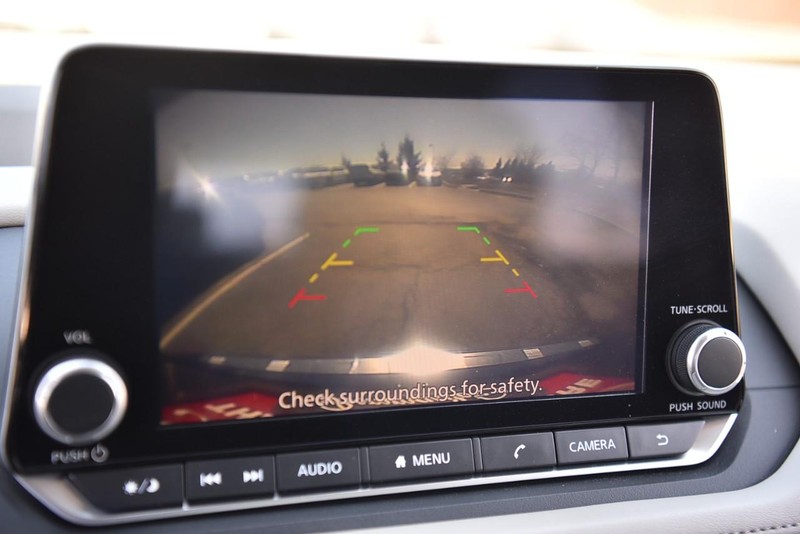 Nissan Rogue Vehicle Image 12