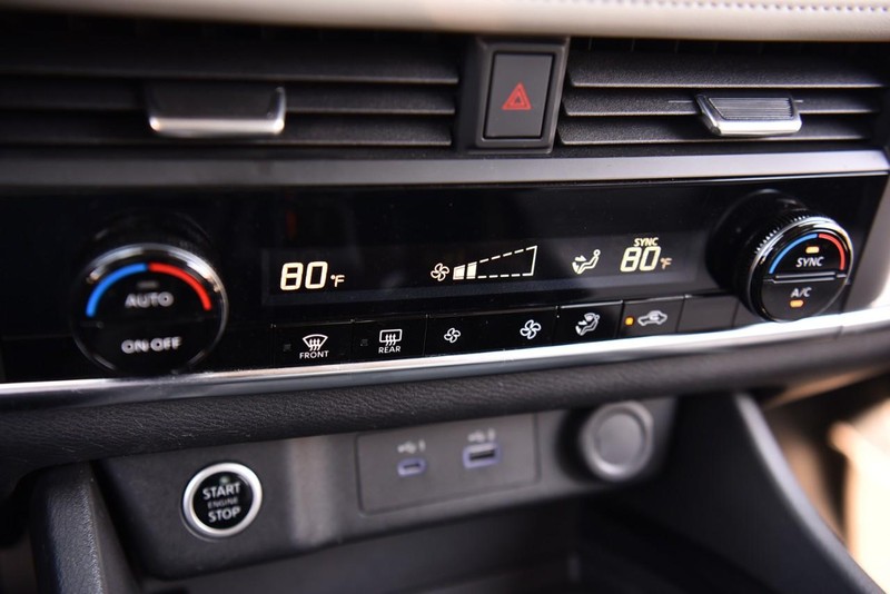 Nissan Rogue Vehicle Image 13