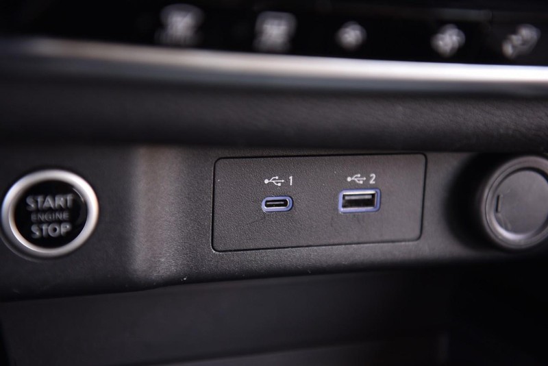 Nissan Rogue Vehicle Image 14