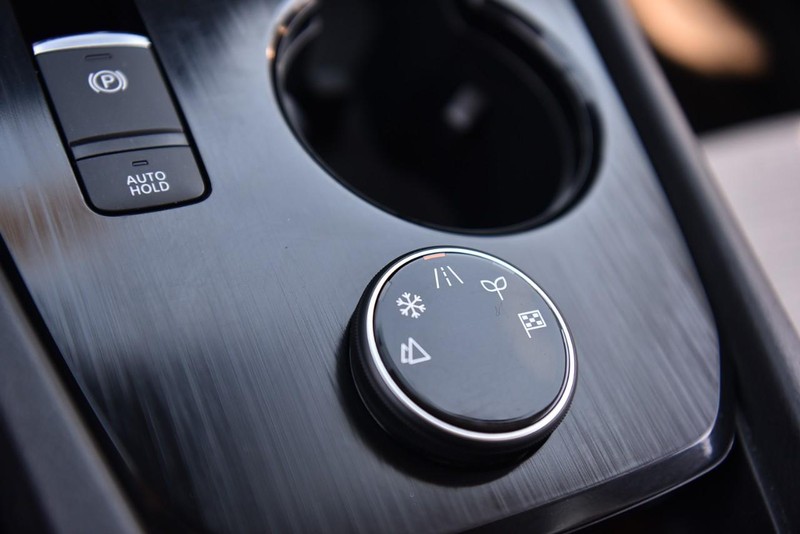 Nissan Rogue Vehicle Image 15