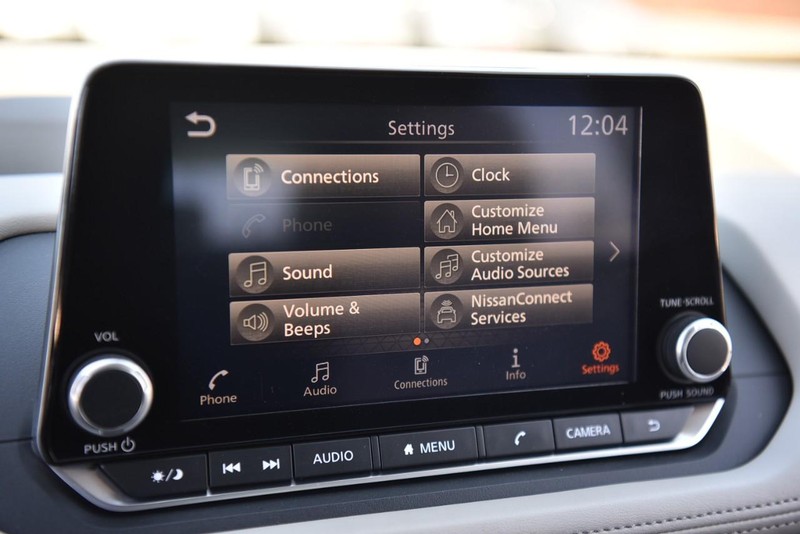 Nissan Rogue Vehicle Image 16