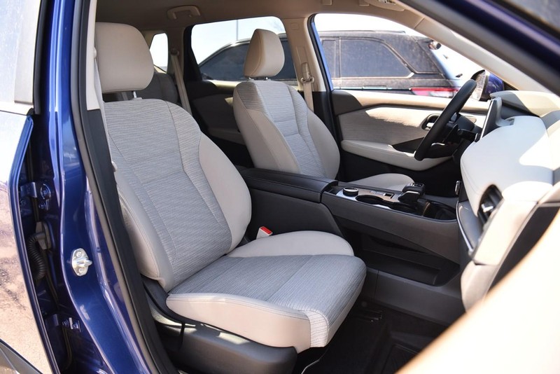Nissan Rogue Vehicle Image 19