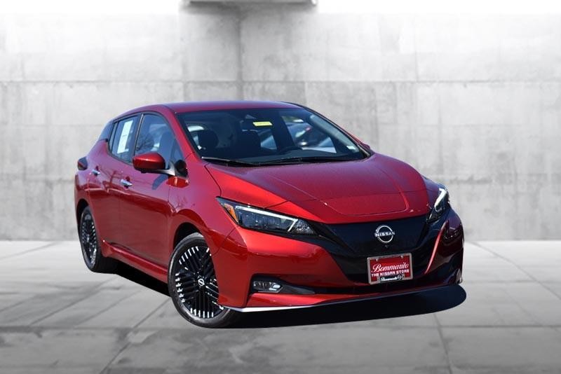 Nissan LEAF Vehicle Image 02