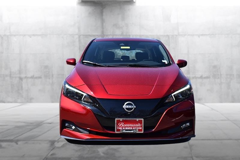 Nissan LEAF Vehicle Image 04