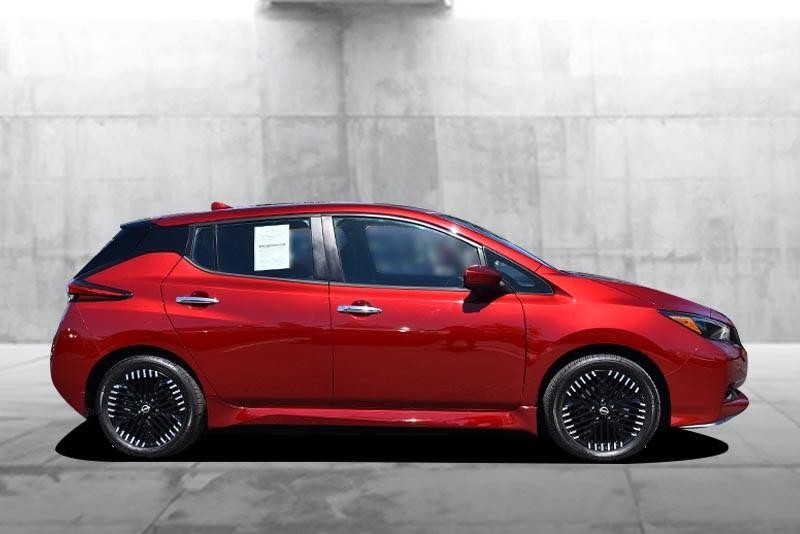 Nissan LEAF Vehicle Image 05