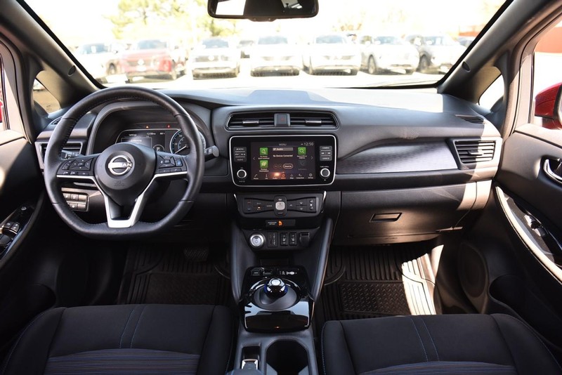 Nissan LEAF Vehicle Image 07