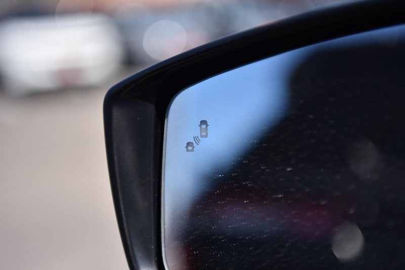 Nissan LEAF Vehicle Image 09