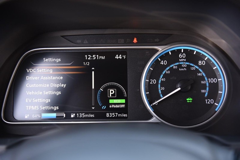 Nissan LEAF Vehicle Image 11