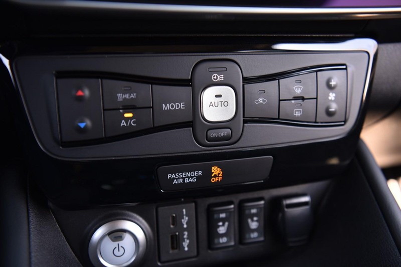Nissan LEAF Vehicle Image 13