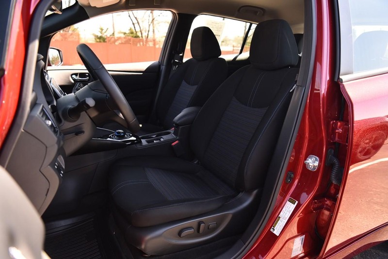 Nissan LEAF Vehicle Image 18