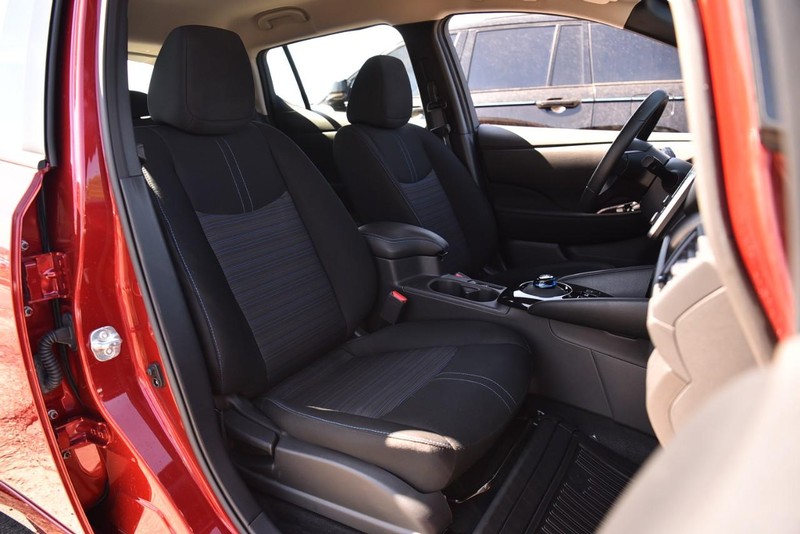 Nissan LEAF Vehicle Image 19