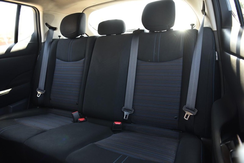 Nissan LEAF Vehicle Image 20