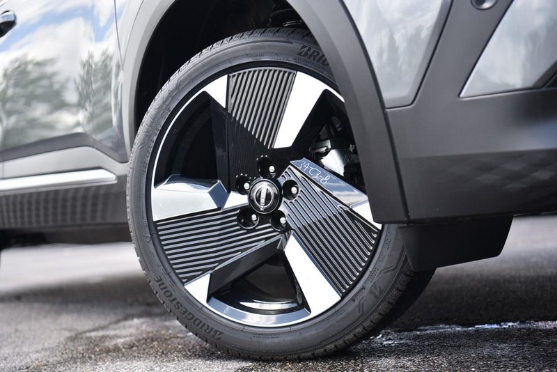 Nissan Kicks Vehicle Image 03