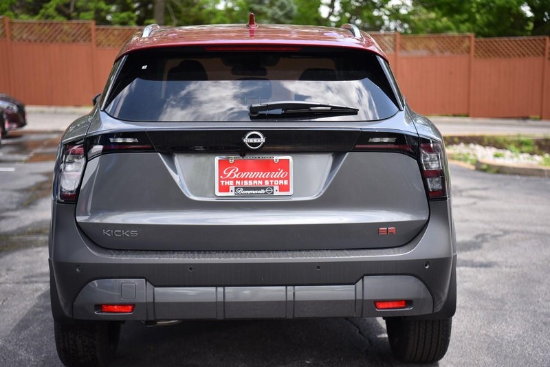 Nissan Kicks Vehicle Image 06