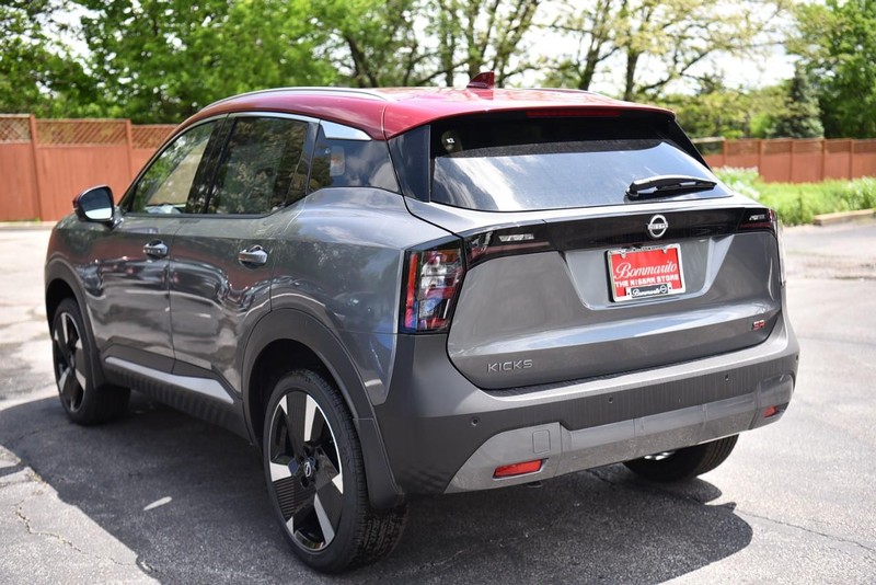Nissan Kicks Vehicle Image 07