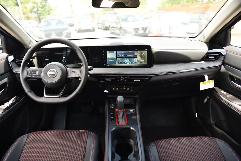 Nissan Kicks Vehicle Image 08