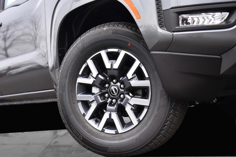 Nissan Frontier Vehicle Image 03