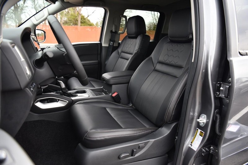 Nissan Frontier Vehicle Image 23