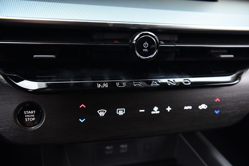 Nissan Murano Vehicle Image 14