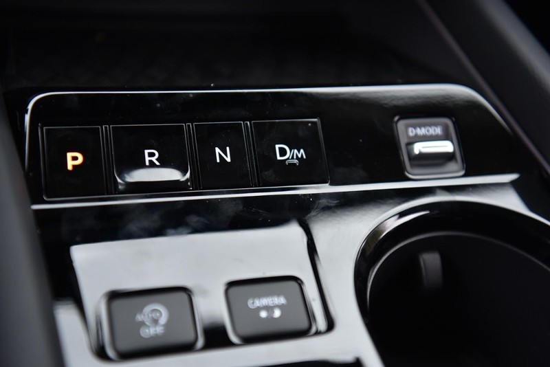 Nissan Murano Vehicle Image 16