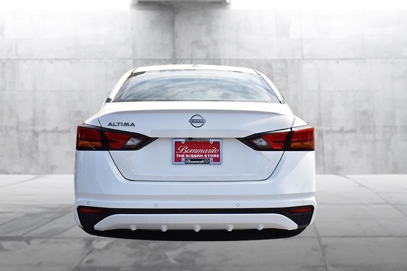 Nissan Altima Vehicle Image 06