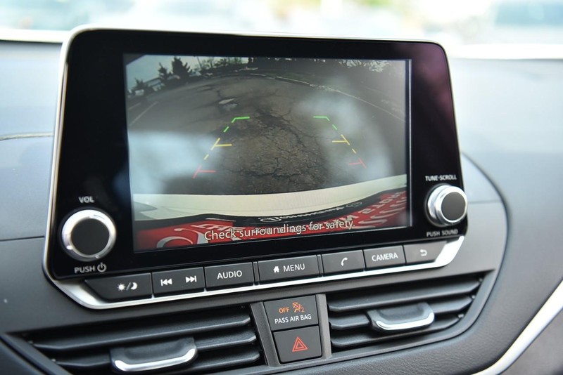 Nissan Altima Vehicle Image 13