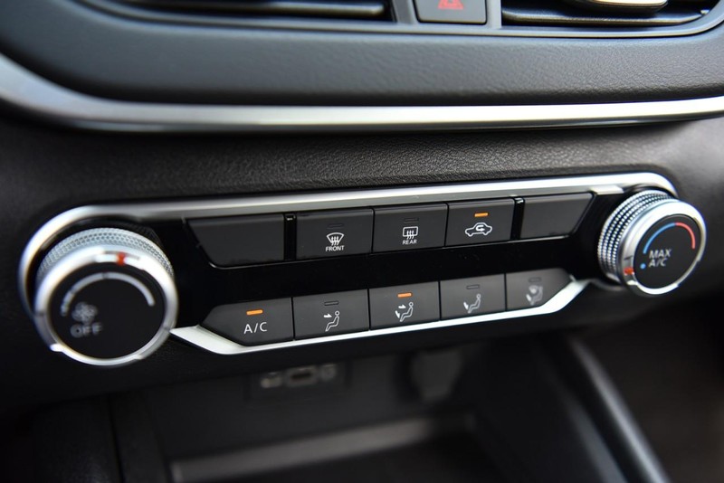 Nissan Altima Vehicle Image 14