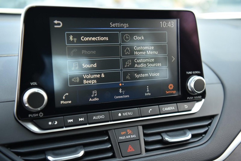 Nissan Altima Vehicle Image 17