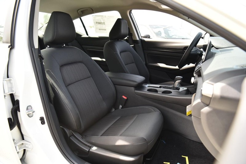 Nissan Altima Vehicle Image 20