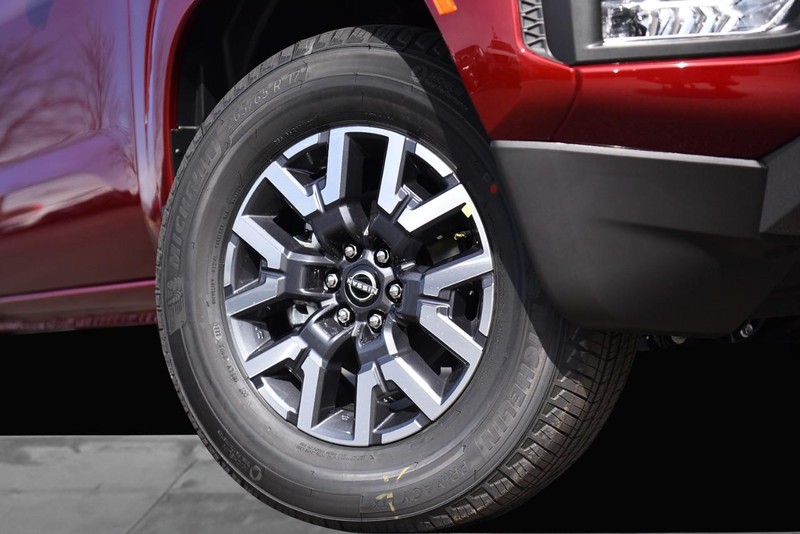 Nissan Frontier Vehicle Image 03