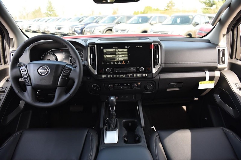 Nissan Frontier Vehicle Image 08