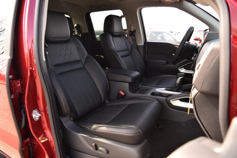 Nissan Frontier Vehicle Image 23