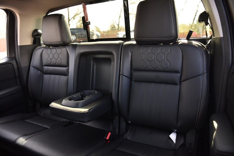 Nissan Frontier Vehicle Image 25