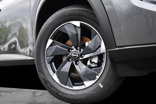 Nissan Rogue Vehicle Image 03