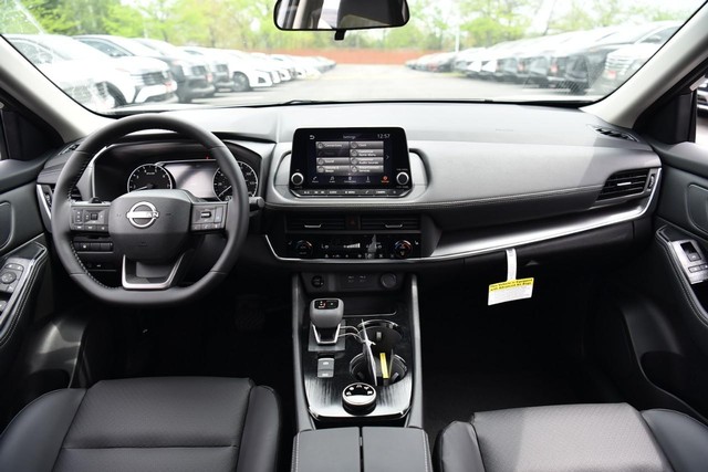 Nissan Rogue Vehicle Image 08