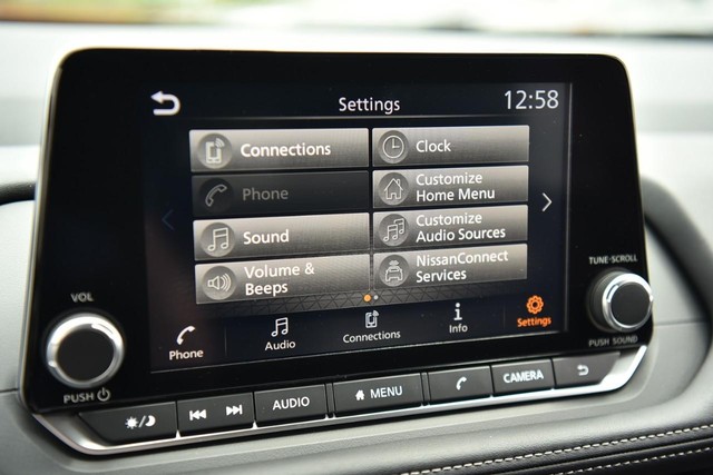 Nissan Rogue Vehicle Image 14