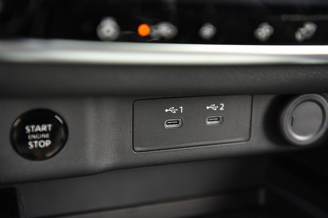 Nissan Rogue Vehicle Image 16