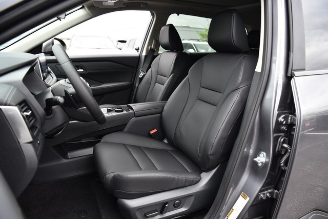 Nissan Rogue Vehicle Image 19