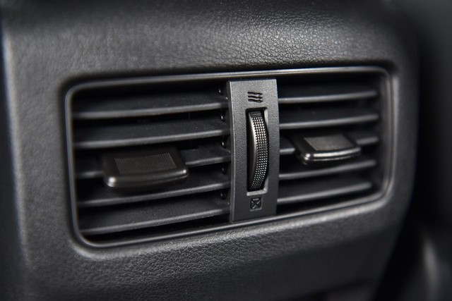 Nissan Rogue Vehicle Image 23