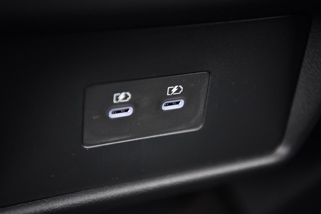 Nissan Rogue Vehicle Image 24