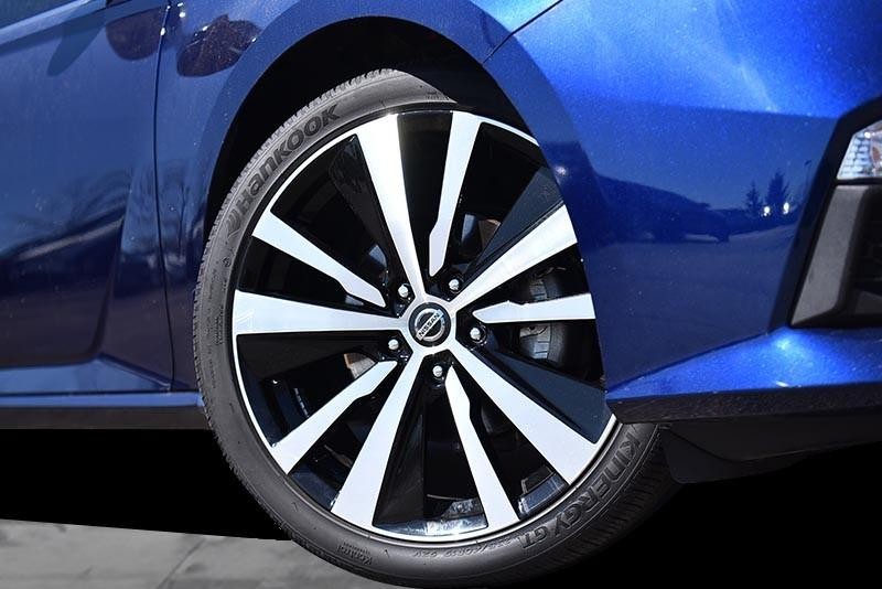 Nissan Altima Vehicle Image 03