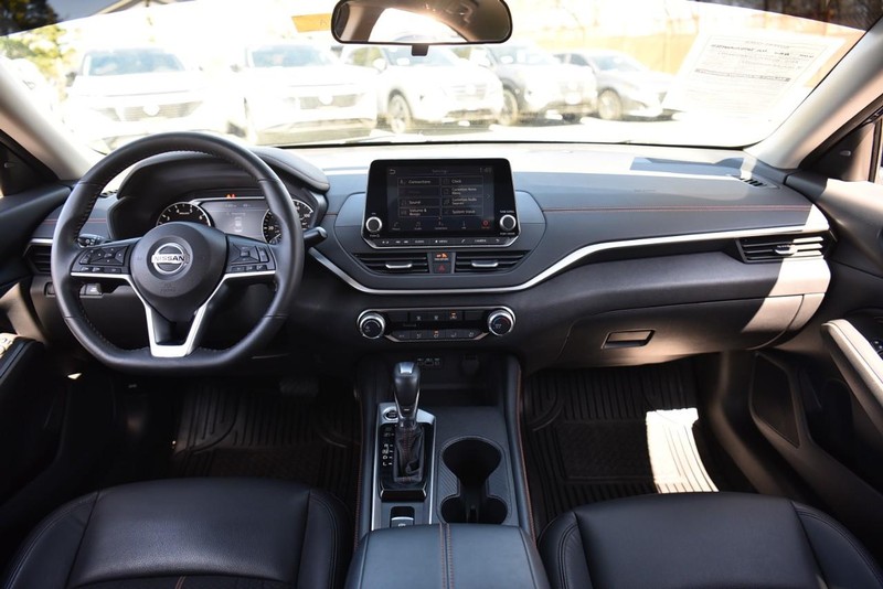 Nissan Altima Vehicle Image 07