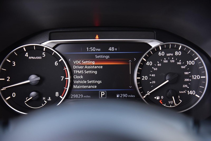 Nissan Altima Vehicle Image 11