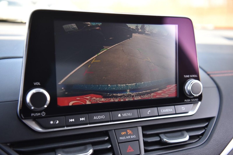 Nissan Altima Vehicle Image 12