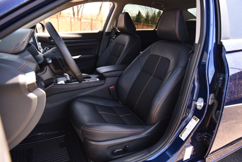 Nissan Altima Vehicle Image 17