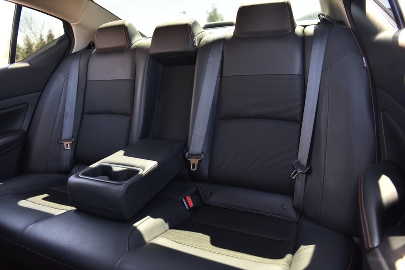 Nissan Altima Vehicle Image 19