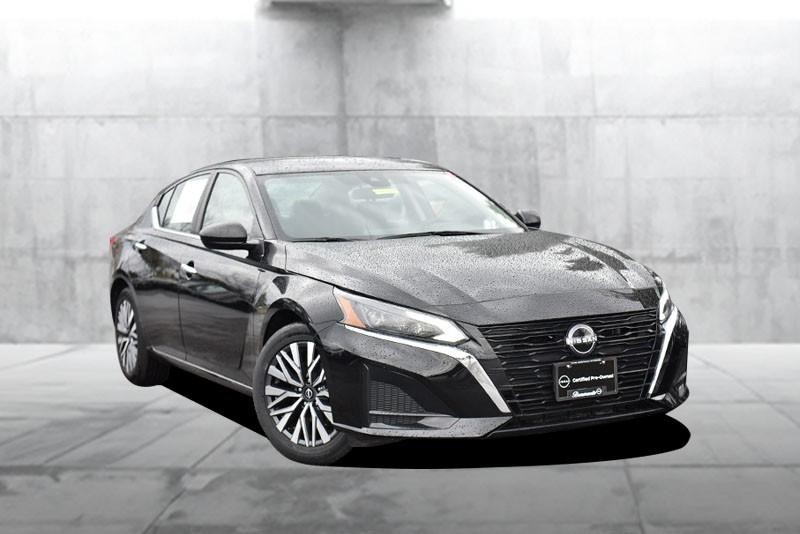 Nissan Altima Vehicle Image 02